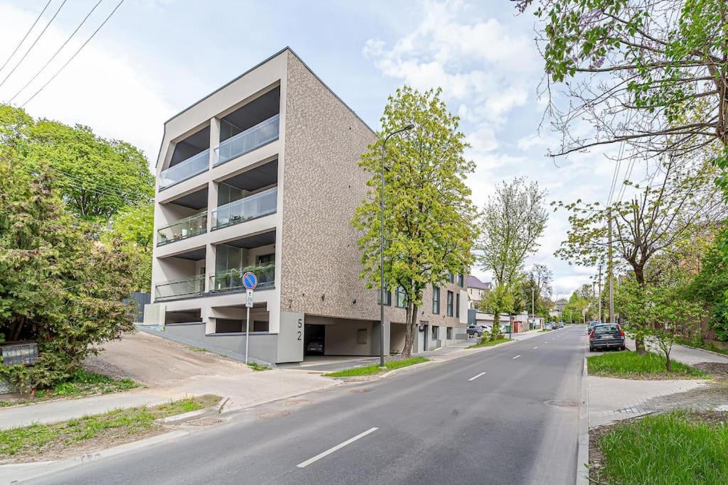 Sky Apartment With Free Parking And Balcony & Ac Каунас Экстерьер фото
