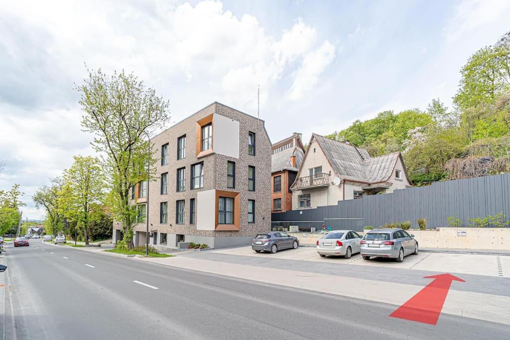 Sky Apartment With Free Parking And Balcony & Ac Каунас Экстерьер фото